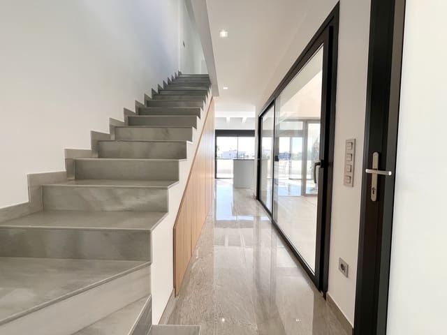 3 sypialnia Willa na sprzedaż w San Pedro del Pinatar ciudad, San Pedro del Pinatar z basenem garażem - 425 000 € (Ref: 9971462)