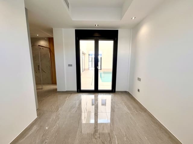 3 sypialnia Willa na sprzedaż w San Pedro del Pinatar ciudad, San Pedro del Pinatar z basenem garażem - 425 000 € (Ref: 9971462)