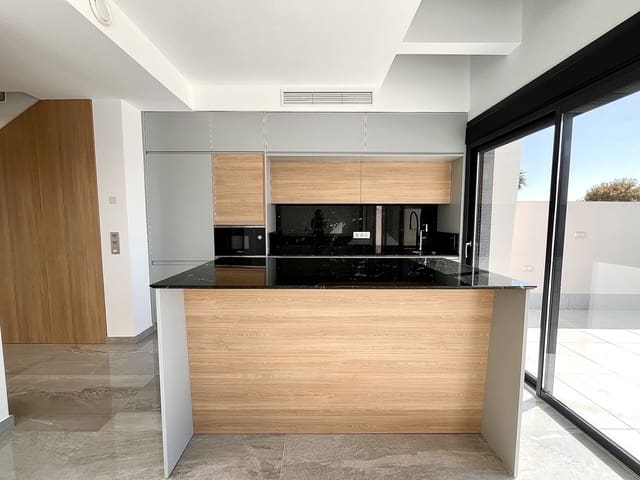 3 sypialnia Willa na sprzedaż w San Pedro del Pinatar ciudad, San Pedro del Pinatar z basenem garażem - 425 000 € (Ref: 9971462)