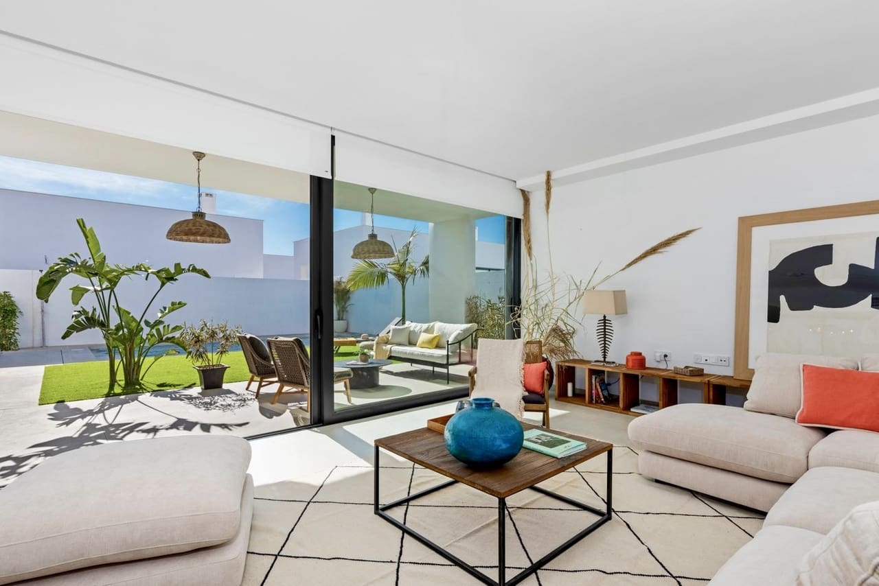 3 soveværelse Villa til salg i Mar de Cristal med swimmingpool - € 549.000 (Ref: 9971469)
