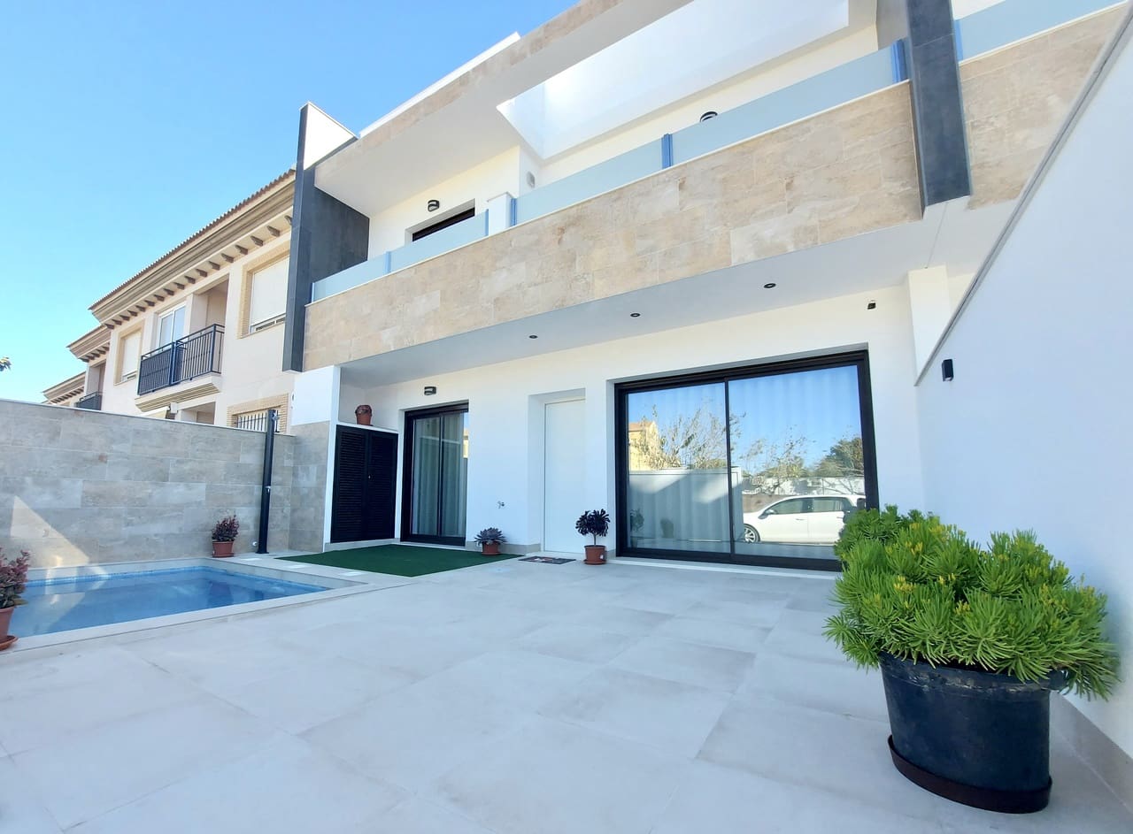 3 bedroom Townhouse for sale in San Pedro del Pinatar with pool - € 419,900 (Ref: 9971470)