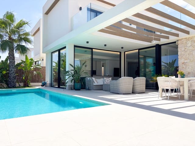 3 soveværelse Villa til salg i Cabo Roig, Orihuela med swimmingpool - € 749.000 (Ref: 9989820)