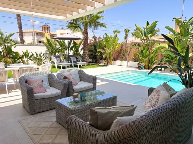 3 soveværelse Villa til salg i Cabo Roig, Orihuela med swimmingpool - € 749.000 (Ref: 9989820)