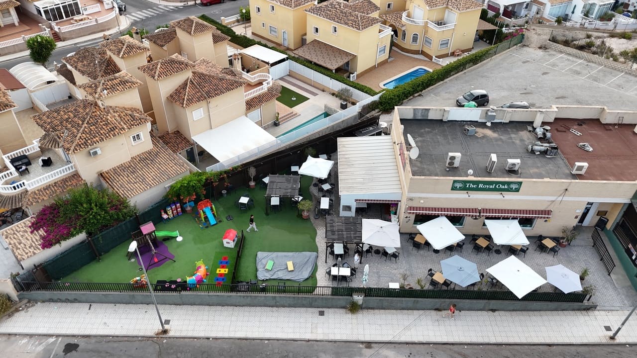 Local Comercial en Villamartin en venta con garaje - 180.000 € (Ref: 9993558)