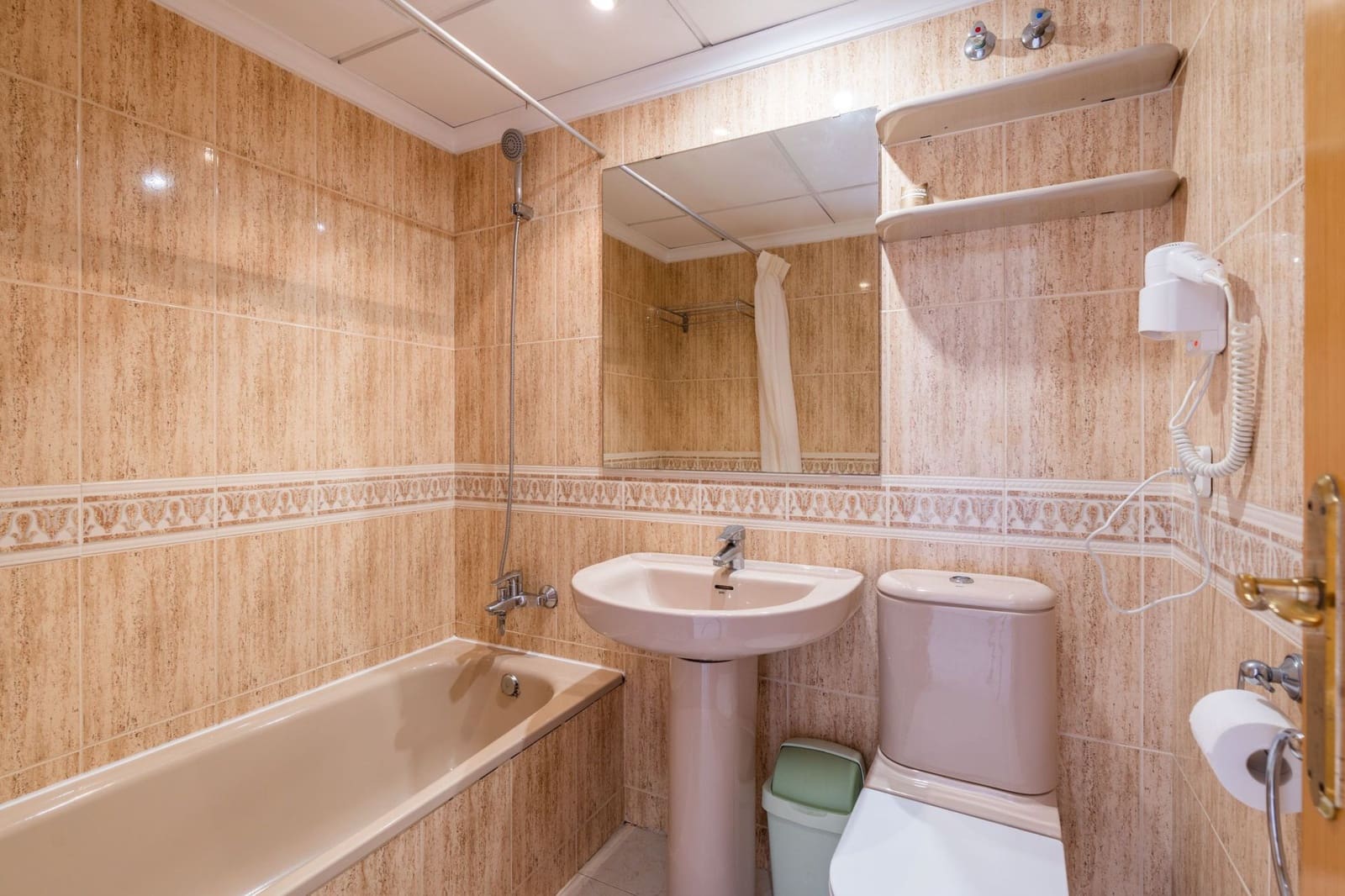 2 Zimmer Bungalow zu verkaufen in Calpe / Calp mit Pool Garage - 240.000 € (Ref: 10074883)