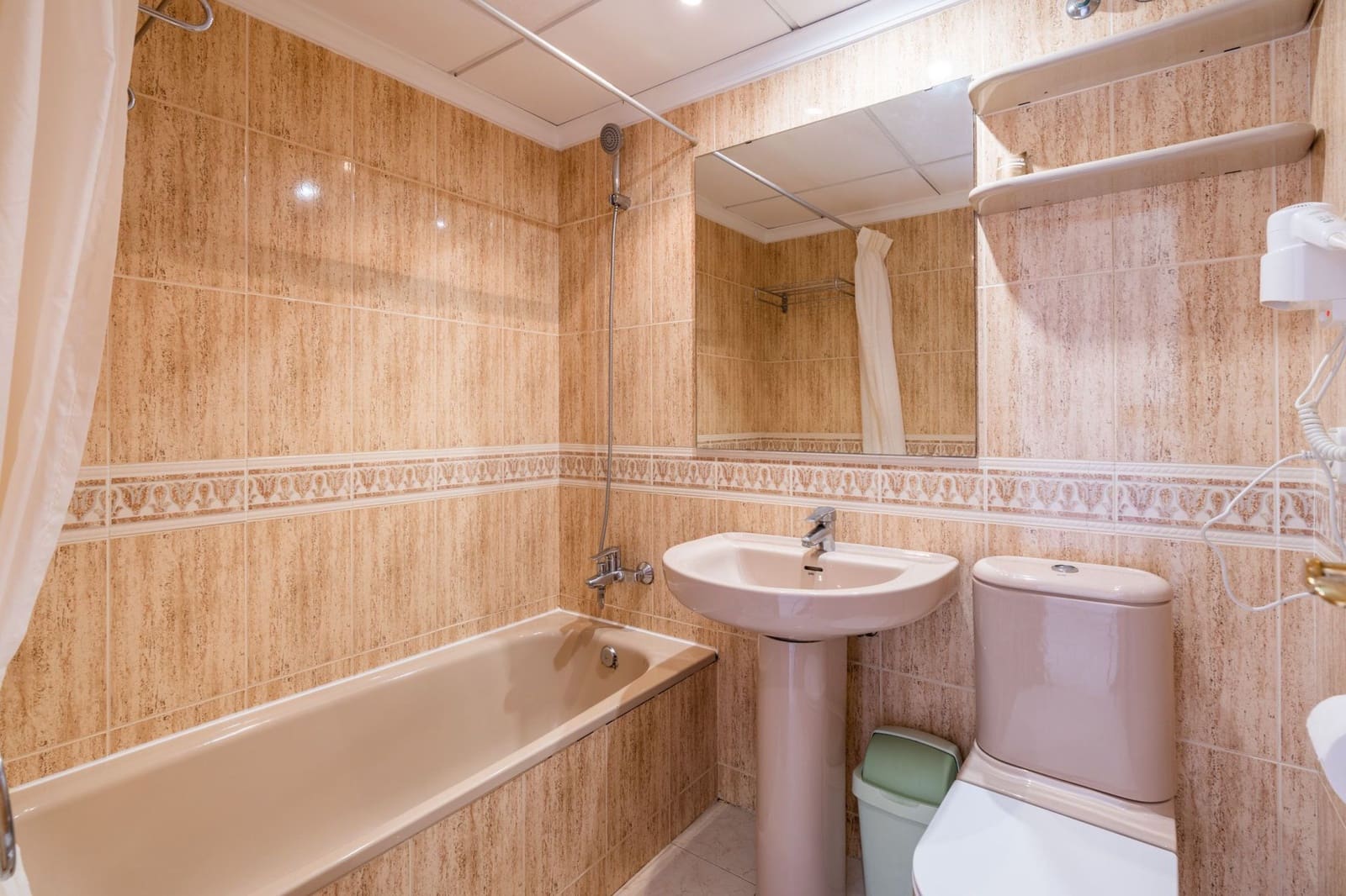 2 Zimmer Bungalow zu verkaufen in Calpe / Calp mit Pool Garage - 240.000 € (Ref: 10074883)
