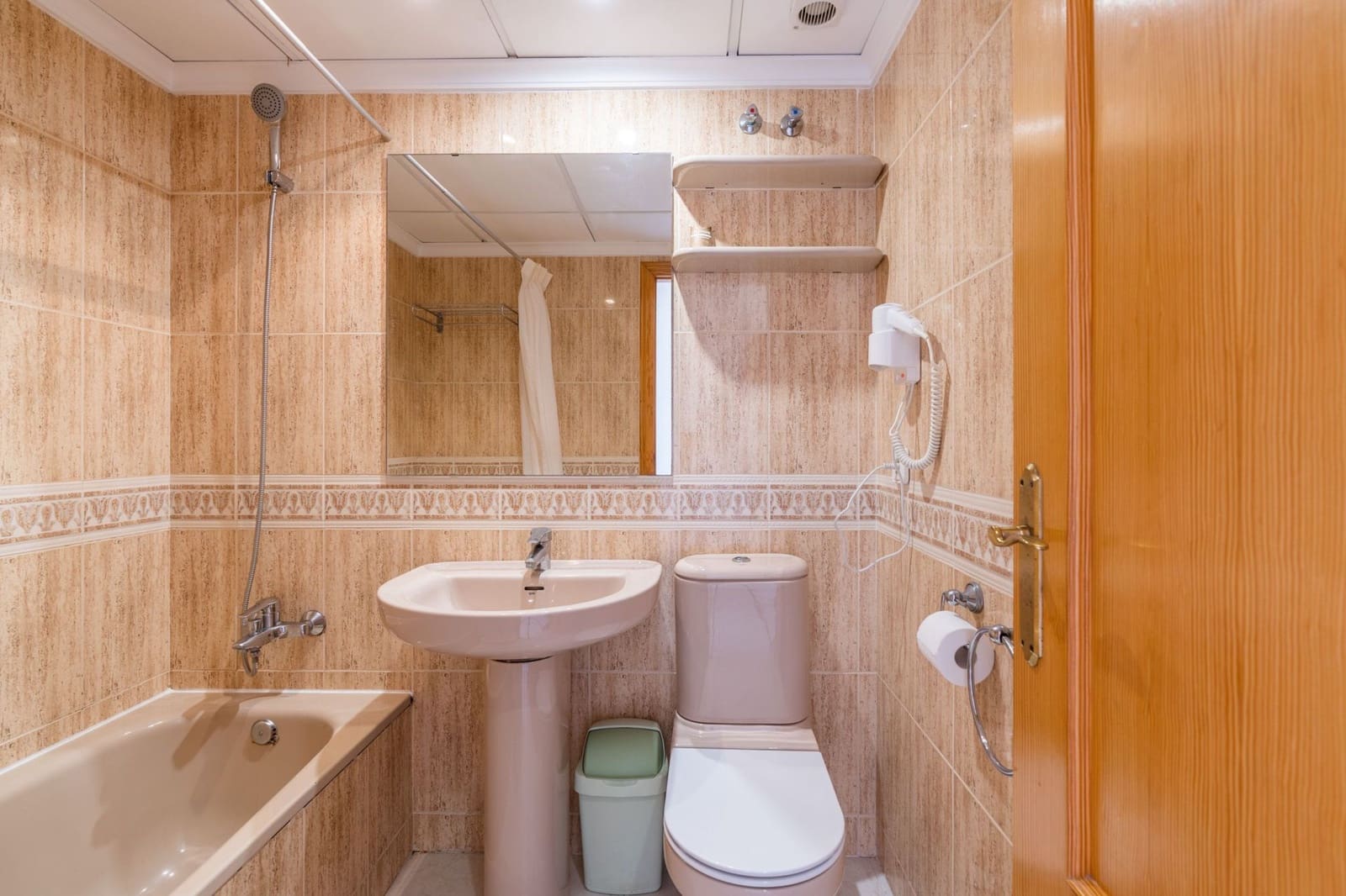 2 Zimmer Bungalow zu verkaufen in Calpe / Calp mit Pool Garage - 240.000 € (Ref: 10074883)