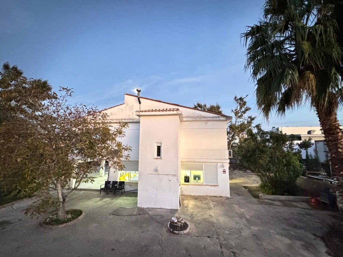 5 bedroom Villa for sale in Alzira with pool garage - € 299,990 (Ref: 10174341)