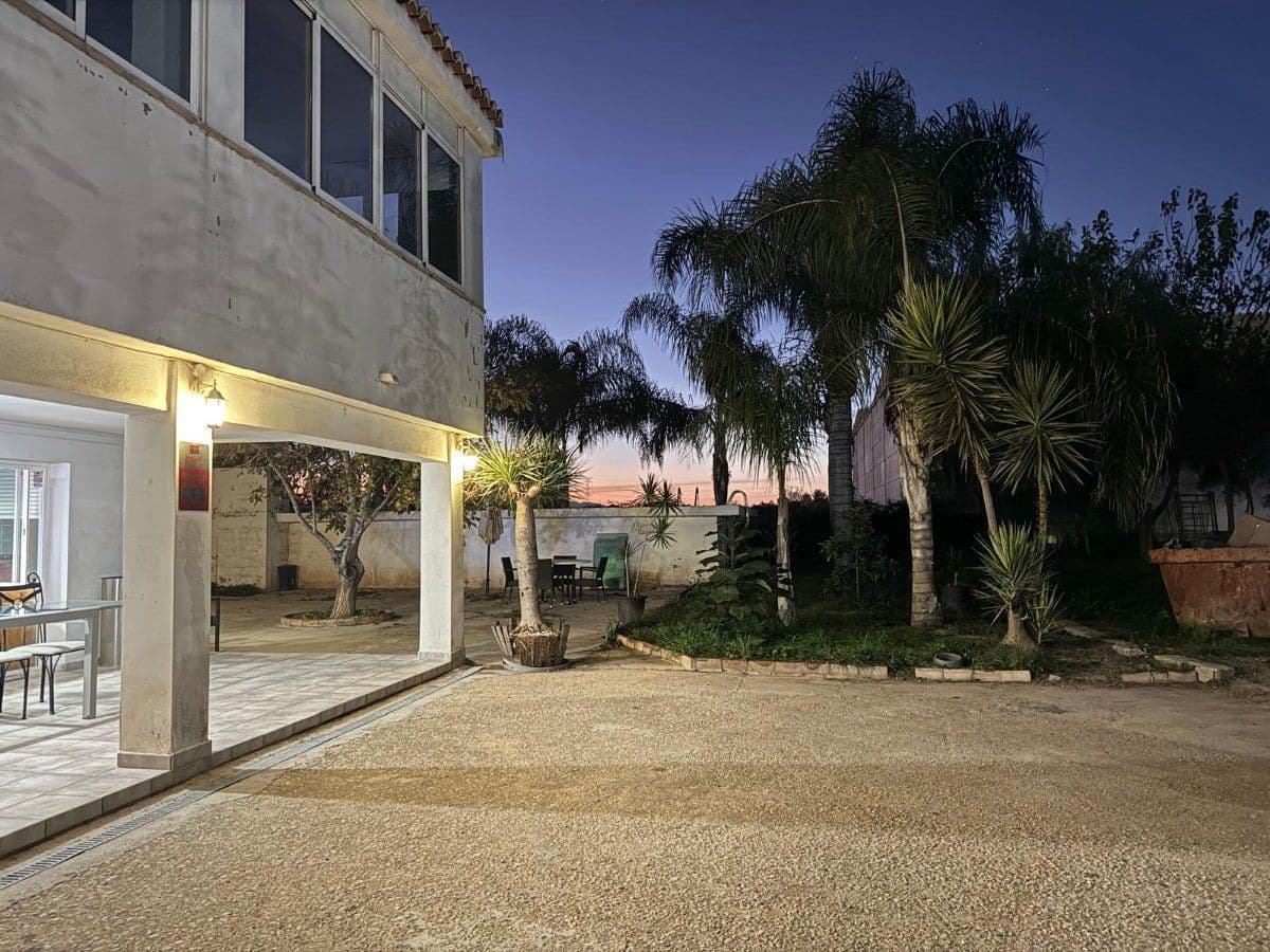5 bedroom Villa for sale in Alzira with pool garage - € 299,990 (Ref: 10174341)
