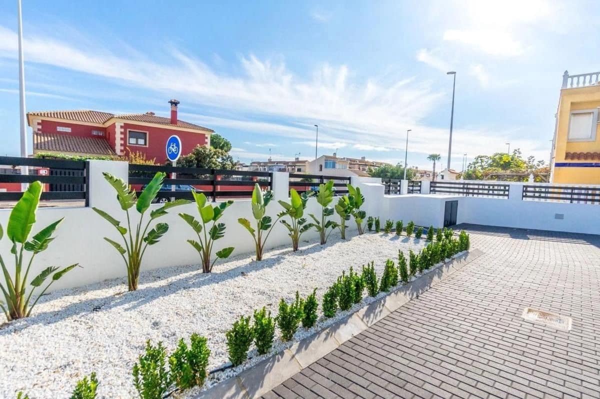 2 soveværelse Lejlighed til salg i Torrevieja med swimmingpool garage - € 274.900 (Ref: 9991594)