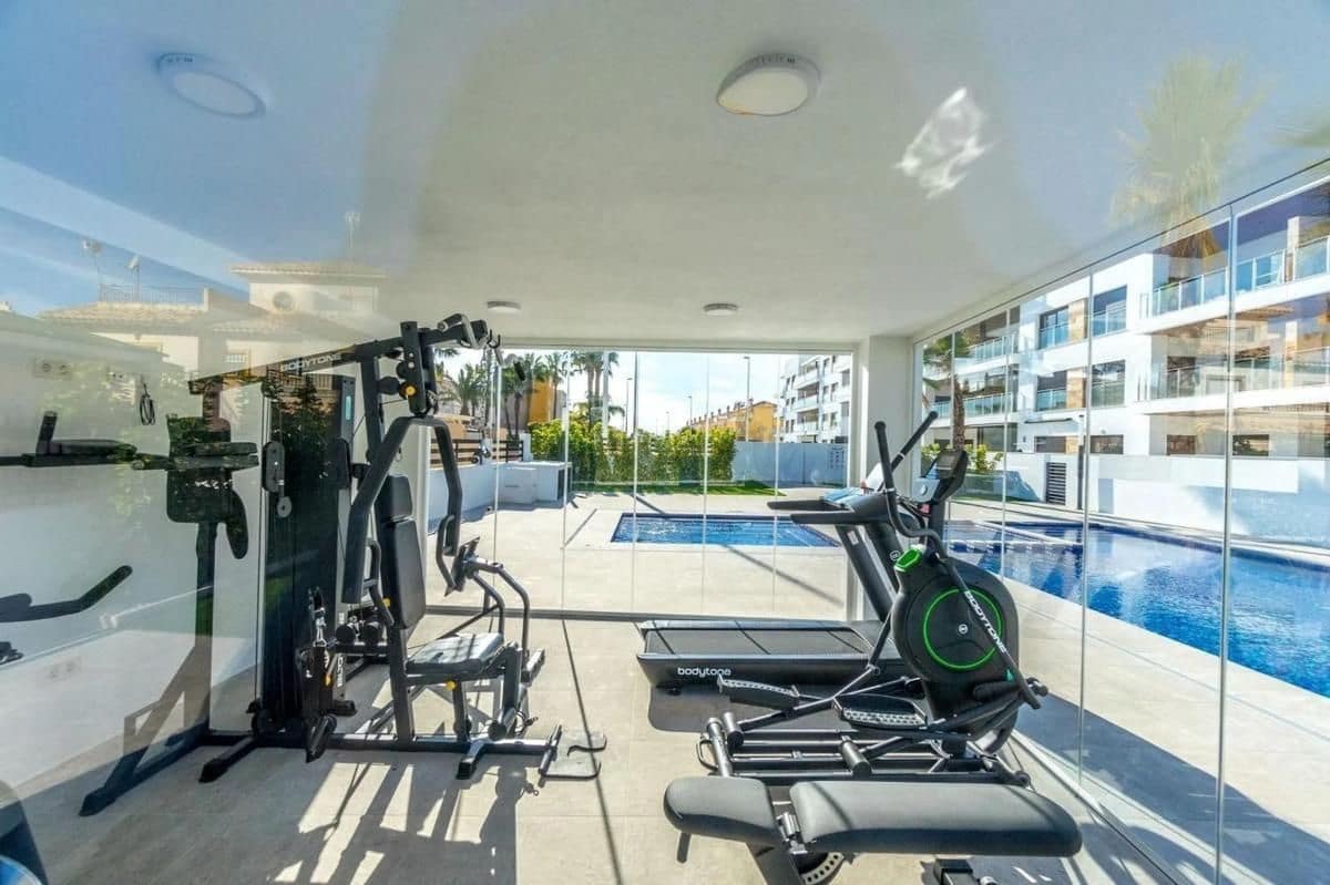 2 soveværelse Lejlighed til salg i Torrevieja med swimmingpool garage - € 274.900 (Ref: 9991594)