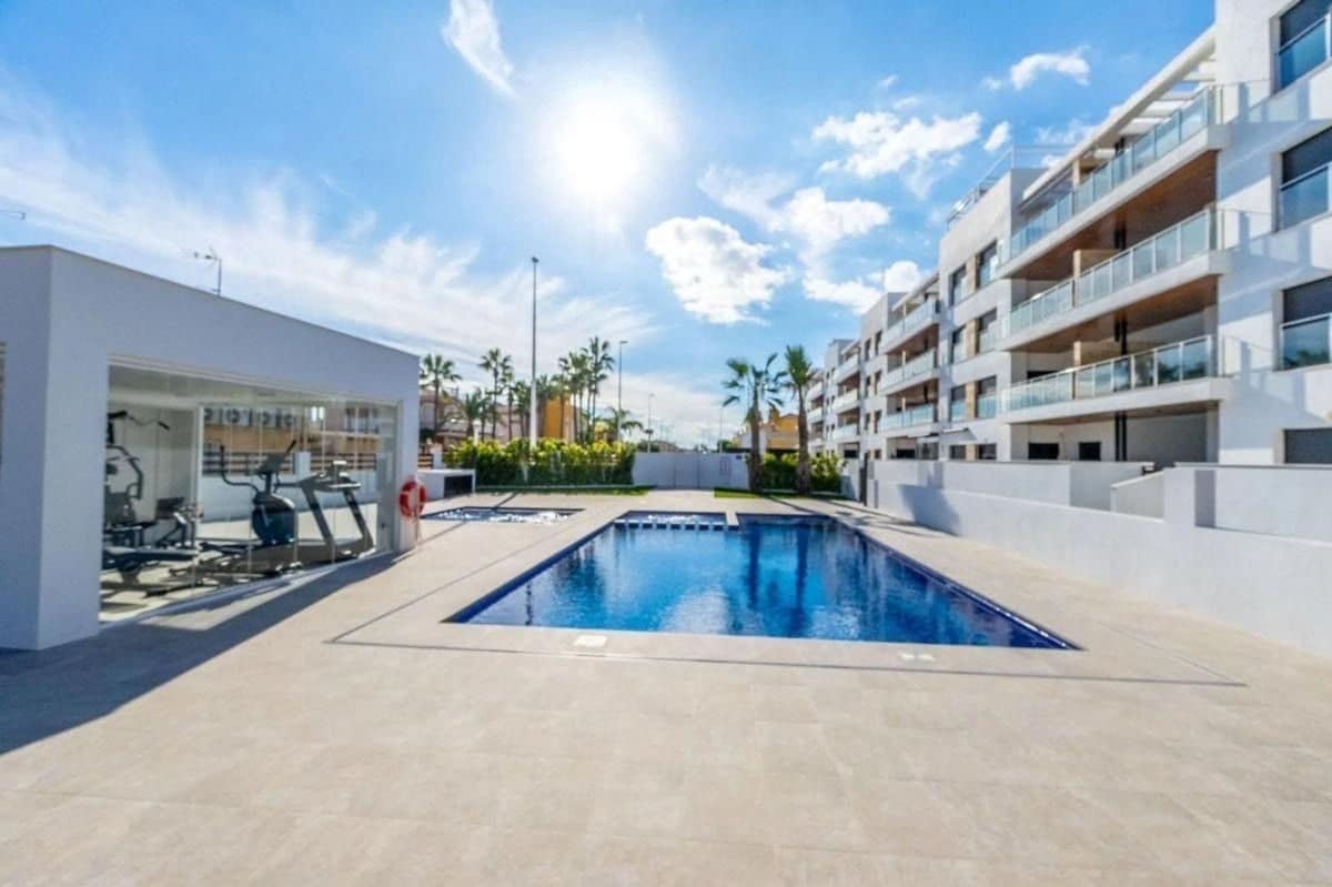 2 soveværelse Lejlighed til salg i Torrevieja med swimmingpool garage - € 274.900 (Ref: 9991594)