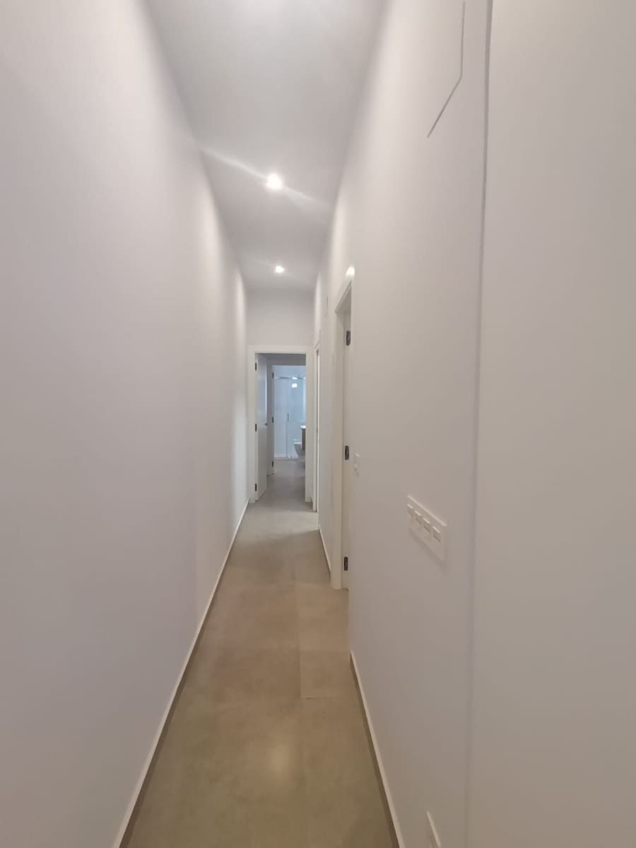 1 slaapkamer Appartement te koop in Torrevieja met zwembad garage - € 219.000 (Ref: 9991617)