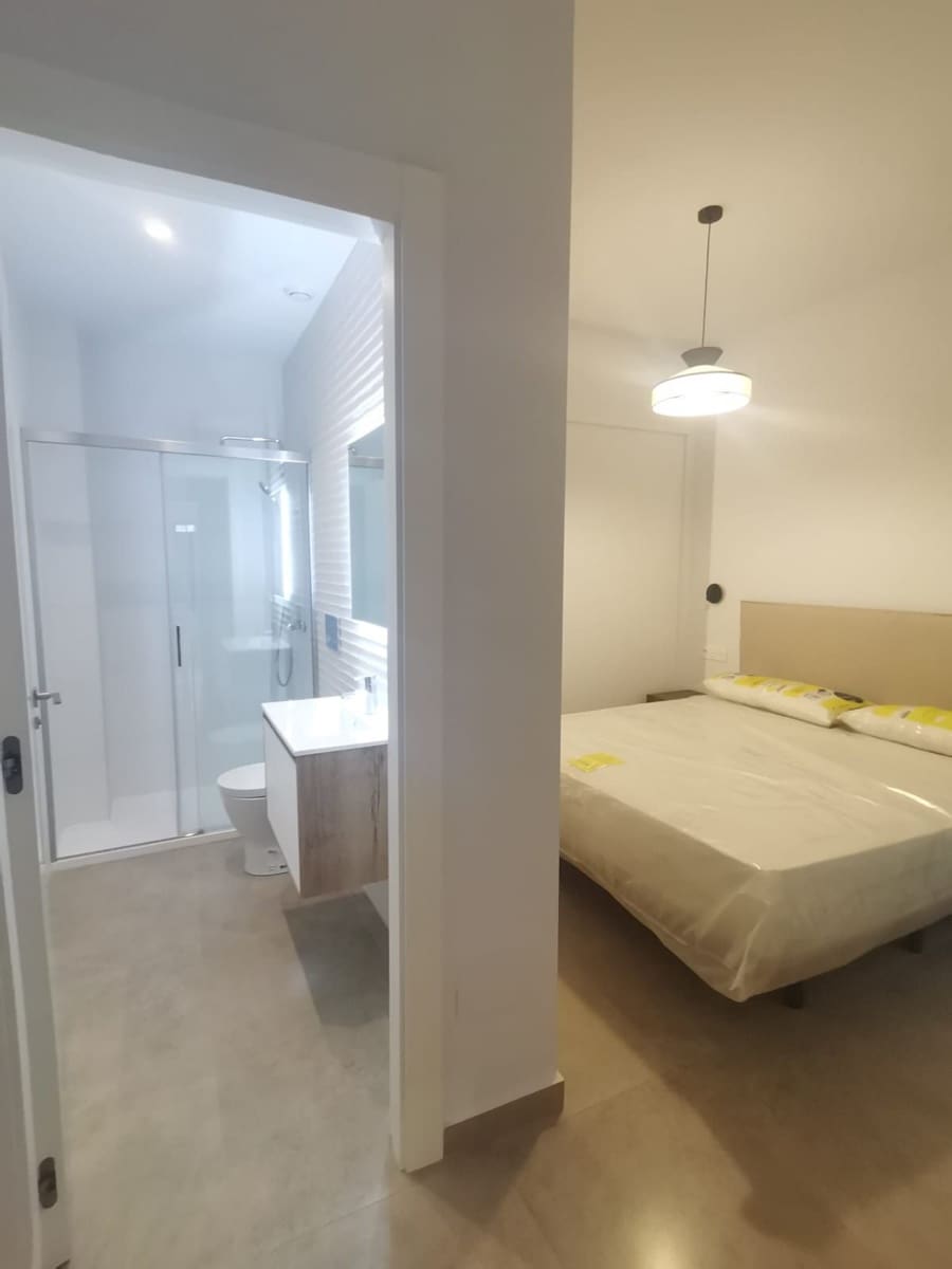 1 slaapkamer Appartement te koop in Torrevieja met zwembad garage - € 219.000 (Ref: 9991617)