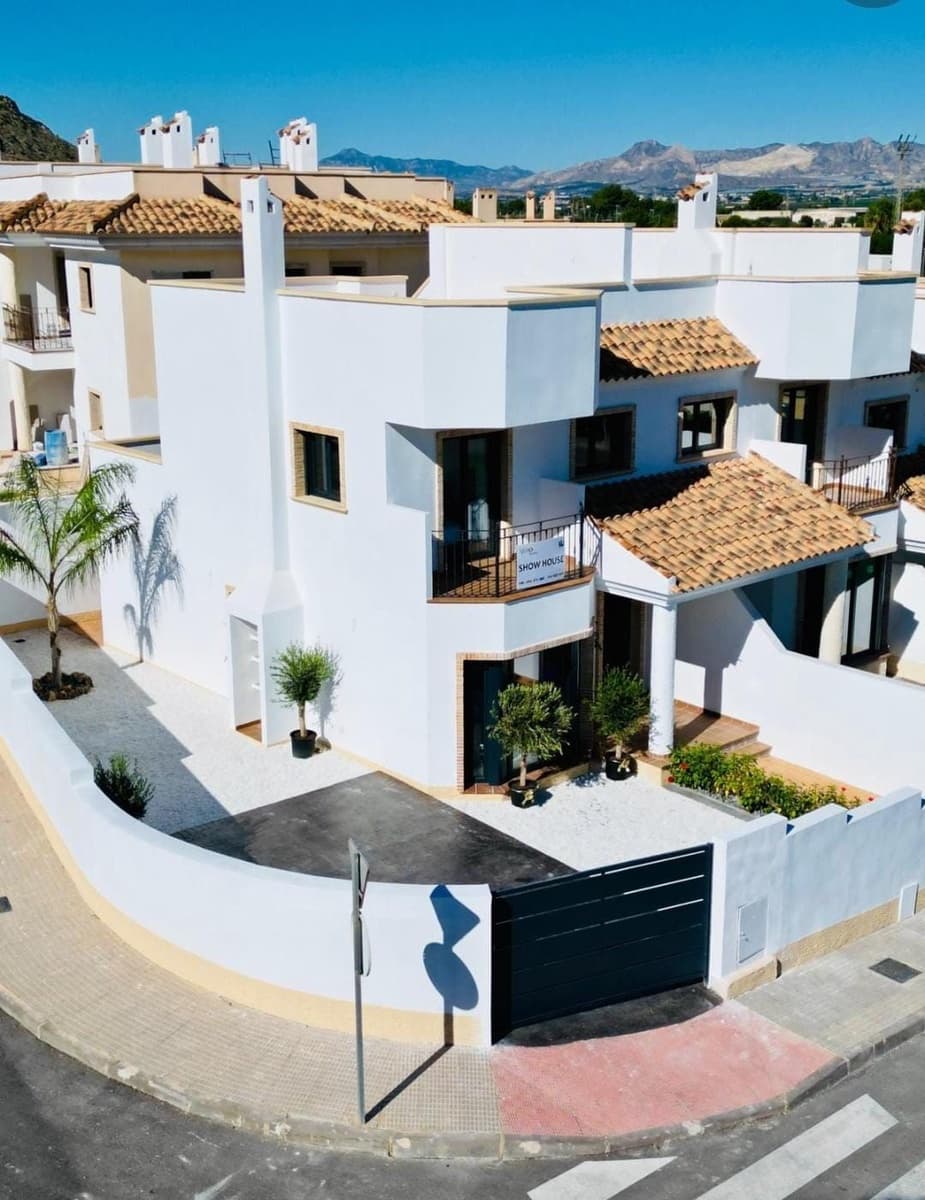 3 bedroom Semi-detached Villa for sale in Cox with pool garage - € 255,000 (Ref: 9991671)