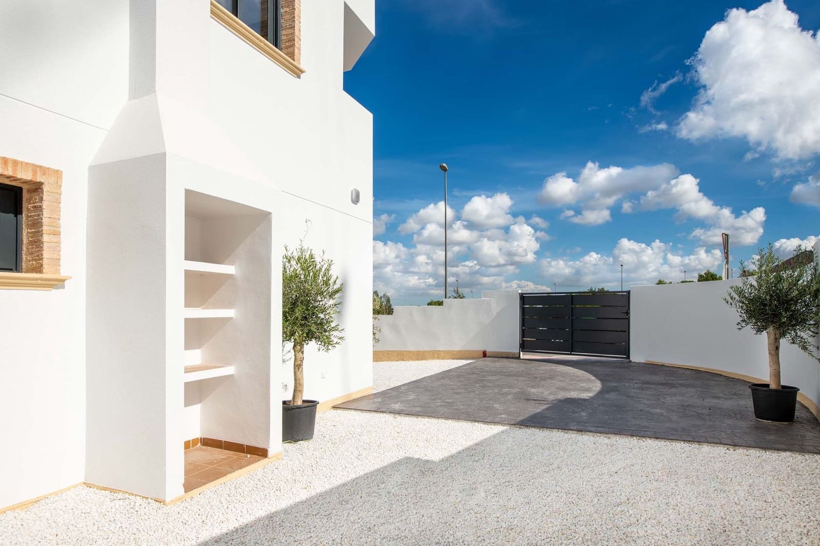 3 bedroom Semi-detached Villa for sale in Cox with pool garage - € 255,000 (Ref: 9991671)