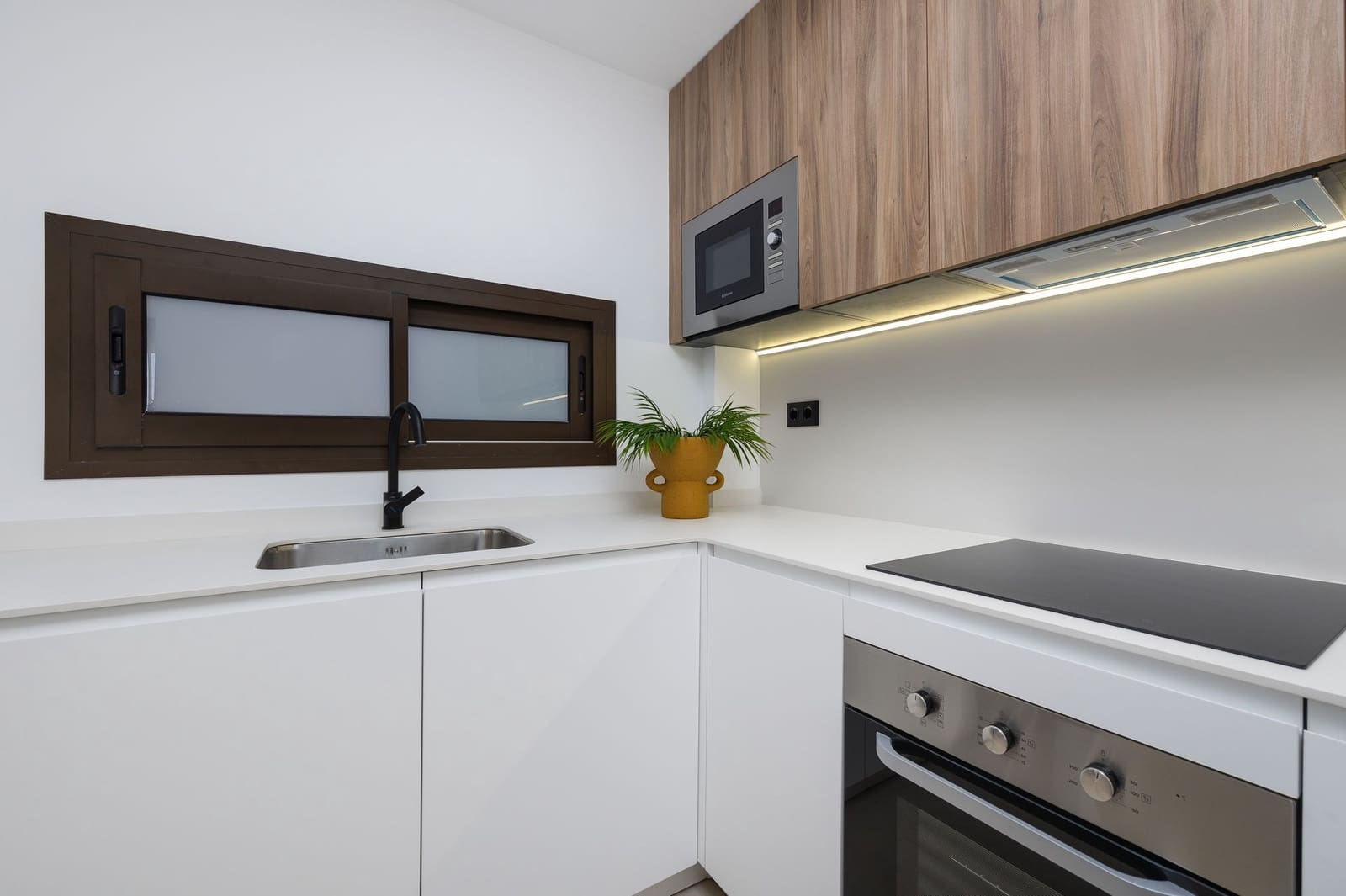 2 soveværelse Lejlighed til salg i Los Alcazares med swimmingpool garage - € 265.000 (Ref: 9991720)