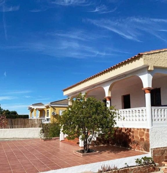 4 soverom Villa til salgs i Montserrat med svømmebasseng garasje - € 349 000 (Ref: 9991743)