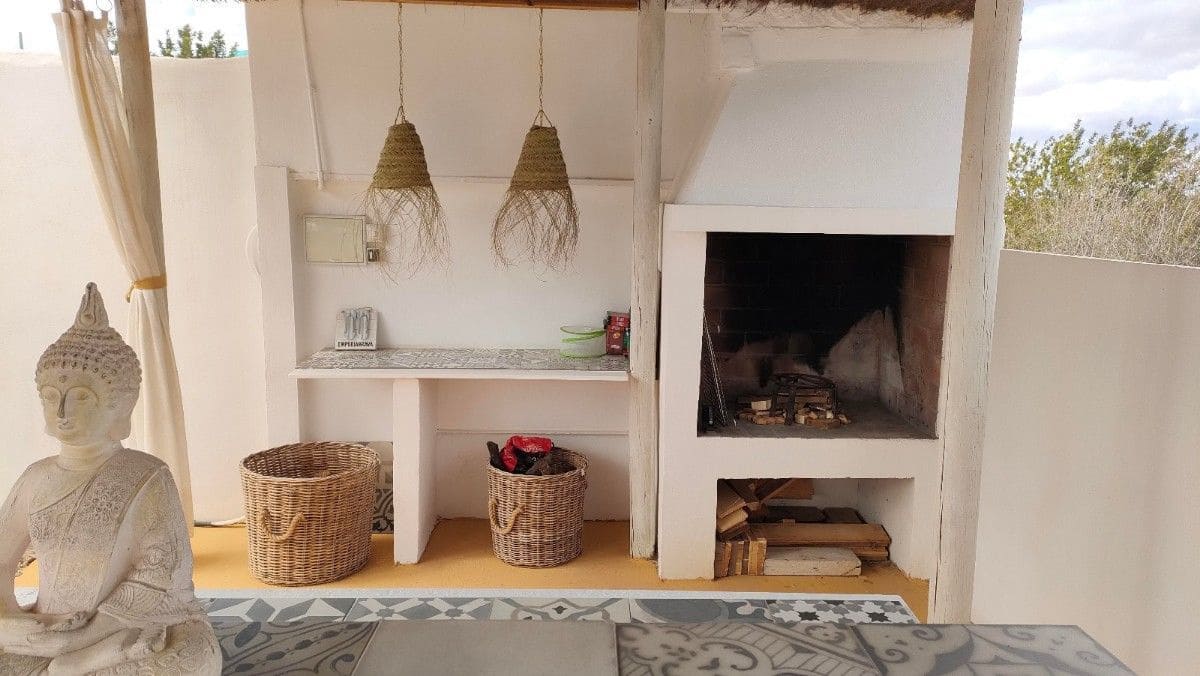 4 soverom Villa til salgs i Montserrat med svømmebasseng garasje - € 349 000 (Ref: 9991743)