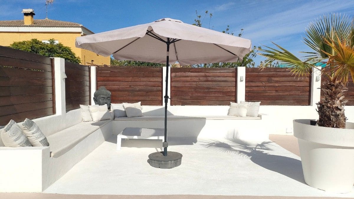 4 soverom Villa til salgs i Montserrat med svømmebasseng garasje - € 349 000 (Ref: 9991743)