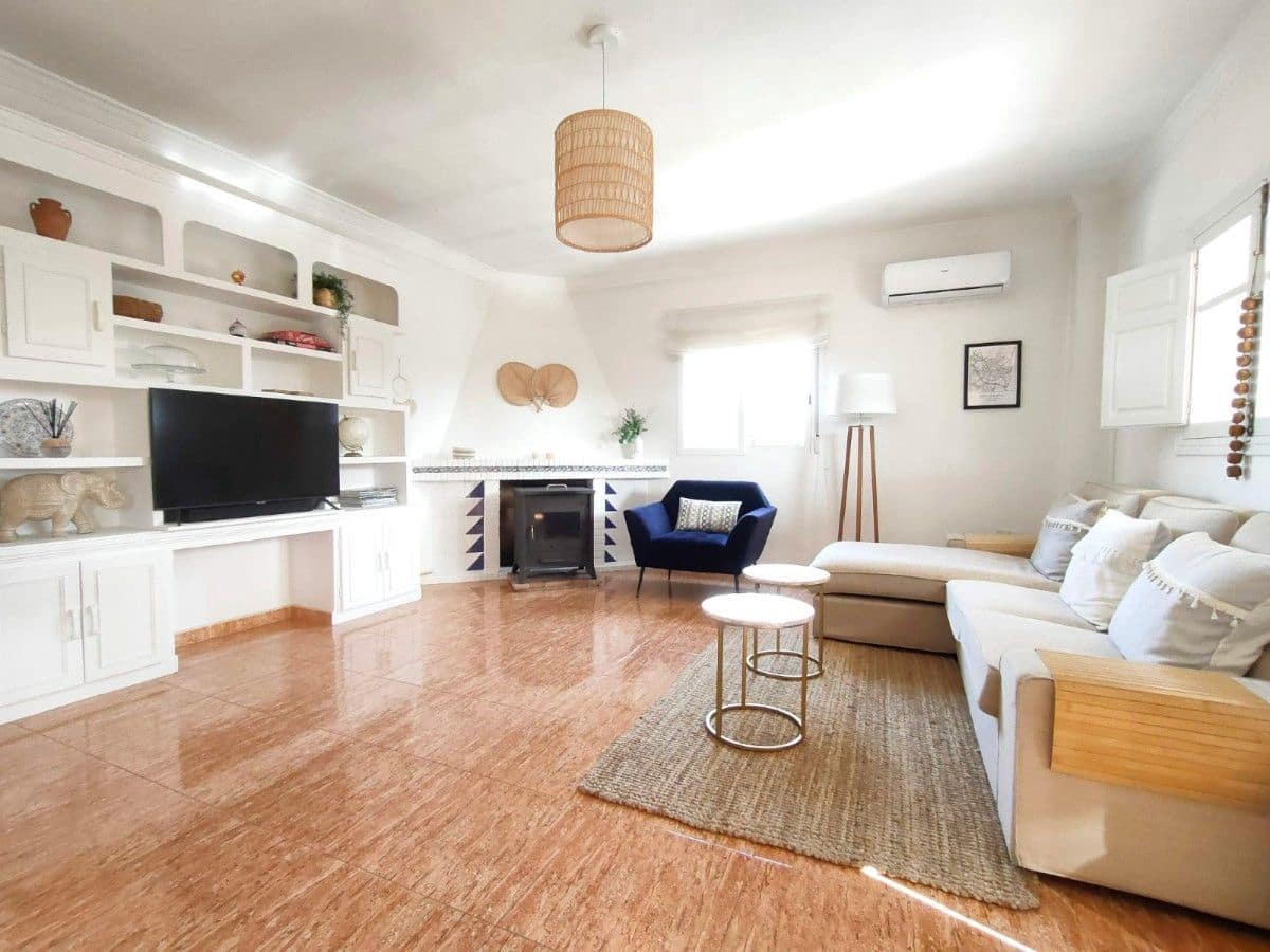 4 soverom Villa til salgs i Montserrat med svømmebasseng garasje - € 349 000 (Ref: 9991743)