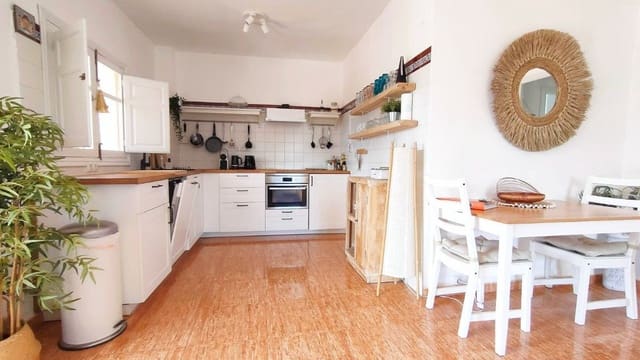 4 soverom Villa til salgs i Montserrat med svømmebasseng garasje - € 349 000 (Ref: 9991743)