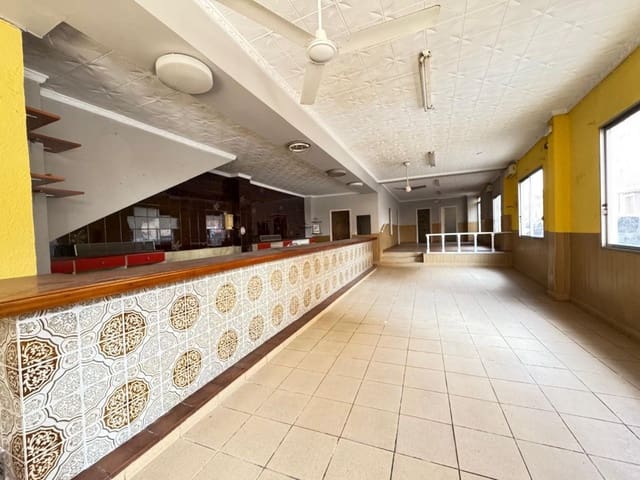 4 bedroom Villa for sale in Alberic - € 249,990 (Ref: 9991752)