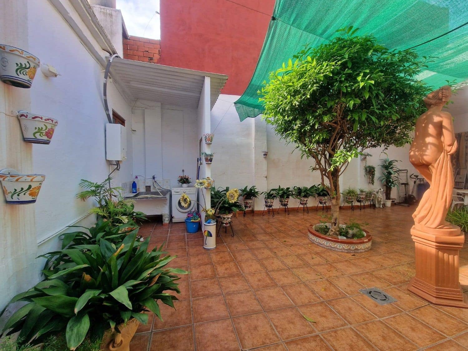 2 bedroom Villa for sale in Alberic with garage - € 160,000 (Ref: 9991755)