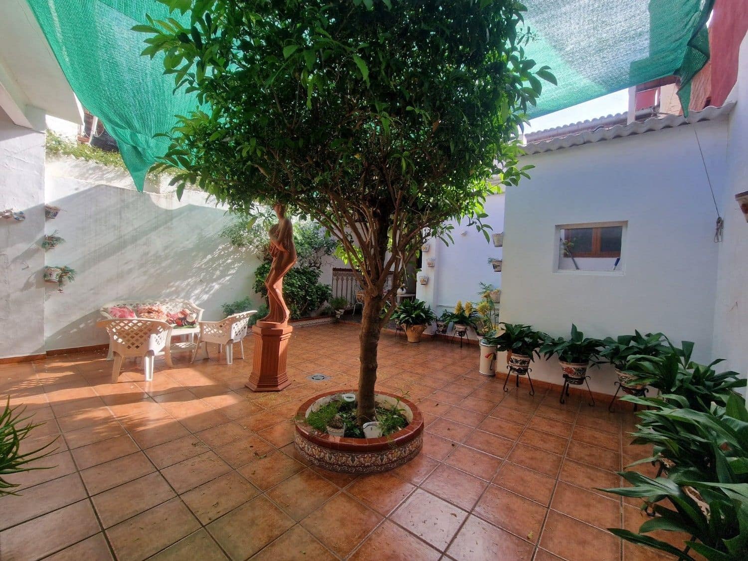 2 bedroom Villa for sale in Alberic with garage - € 160,000 (Ref: 9991755)