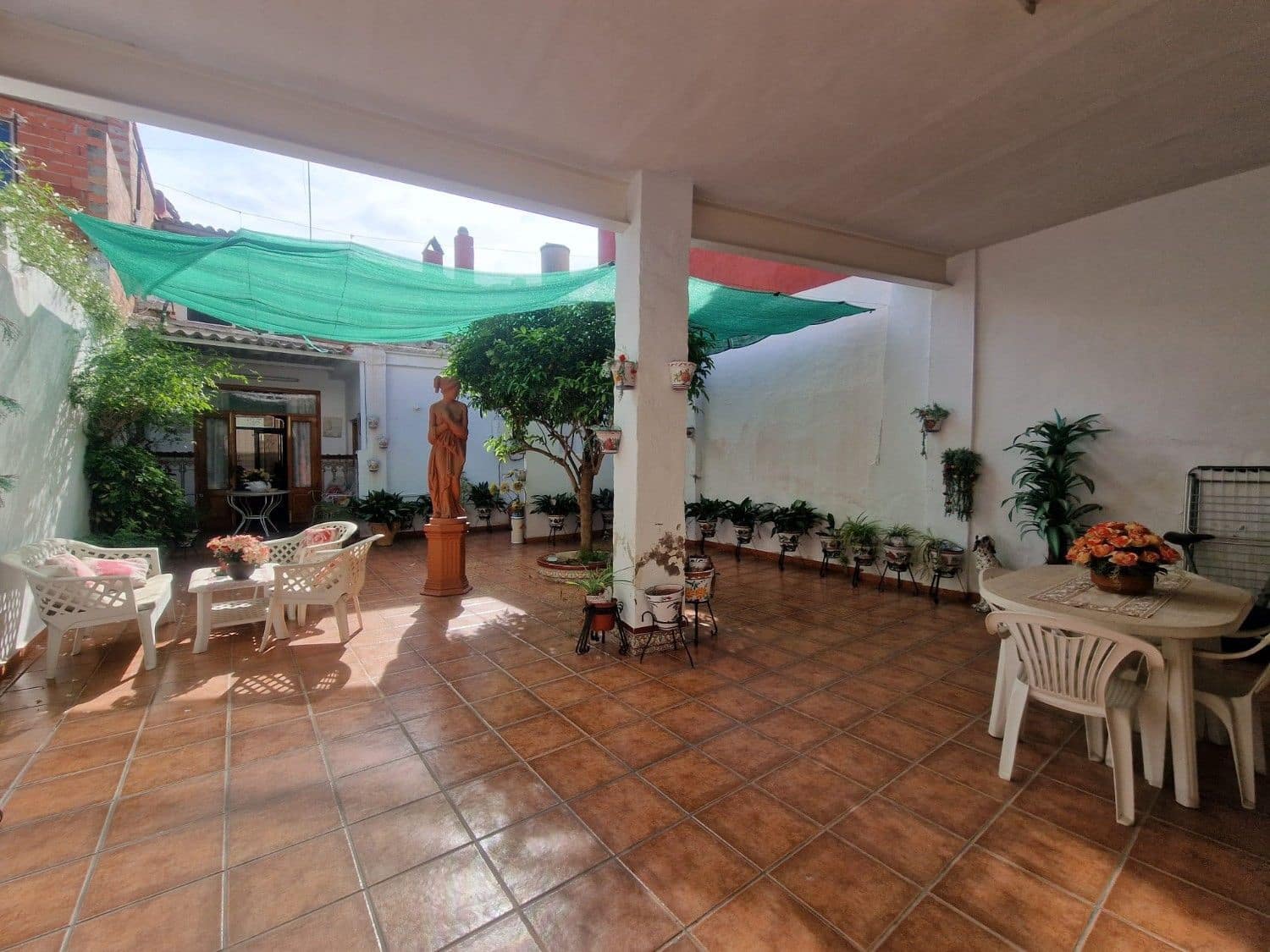 2 bedroom Villa for sale in Alberic with garage - € 160,000 (Ref: 9991755)
