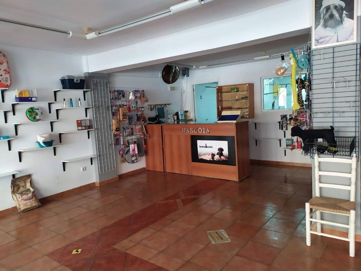 1 bedroom Commercial for sale in Canals - € 76,990 (Ref: 9991757)