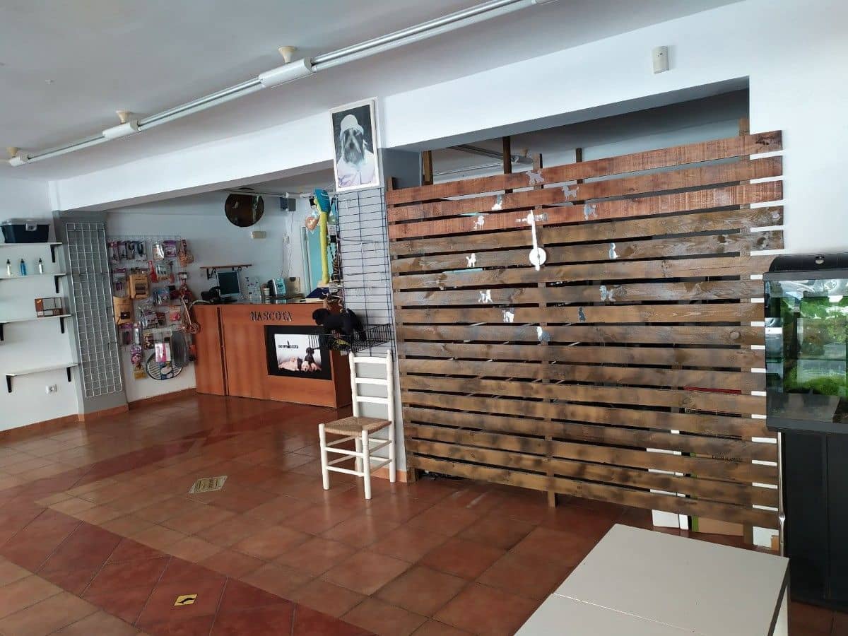 1 bedroom Commercial for sale in Canals - € 76,990 (Ref: 9991757)