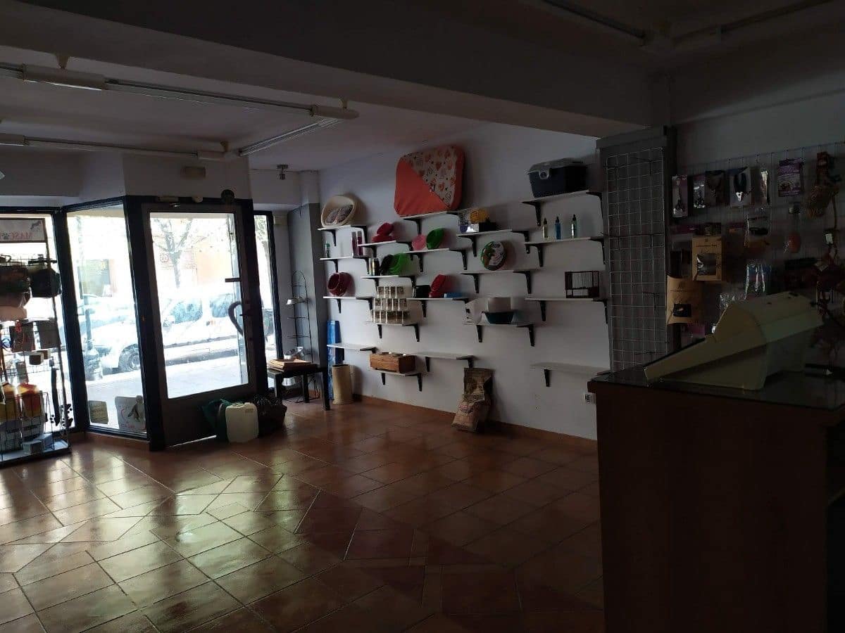 1 bedroom Commercial for sale in Canals - € 76,990 (Ref: 9991757)
