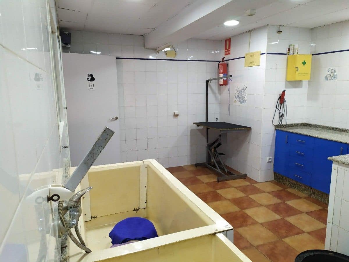 1 bedroom Commercial for sale in Canals - € 76,990 (Ref: 9991757)