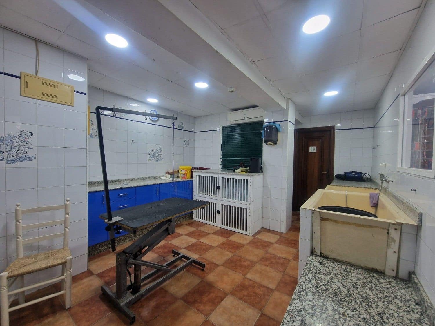 1 bedroom Commercial for sale in Canals - € 76,990 (Ref: 9991757)