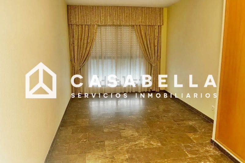 4 bedroom Flat for sale in Valencia city - € 384,000 (Ref: 9650130)