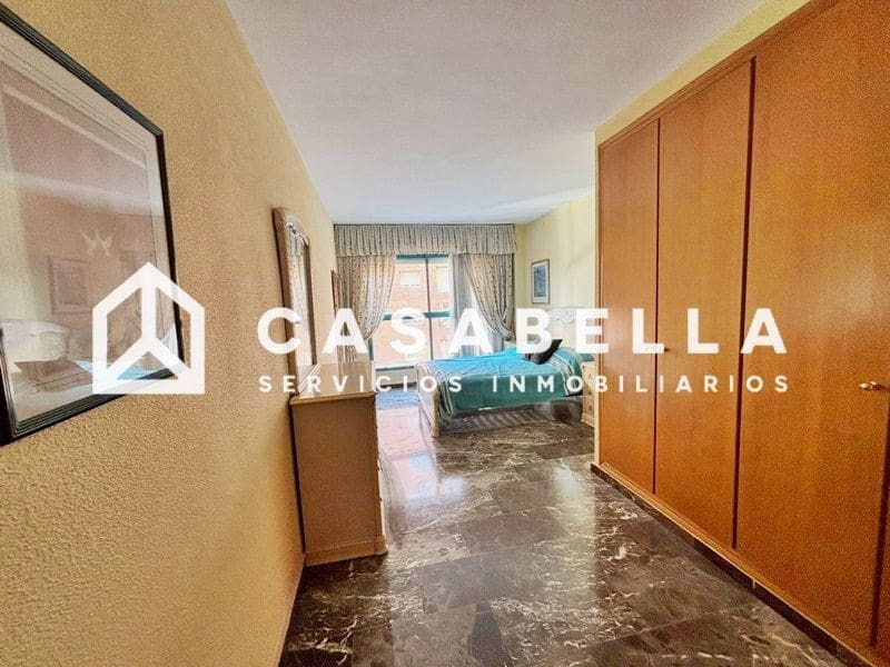 4 bedroom Flat for sale in Valencia city - € 384,000 (Ref: 9650130)
