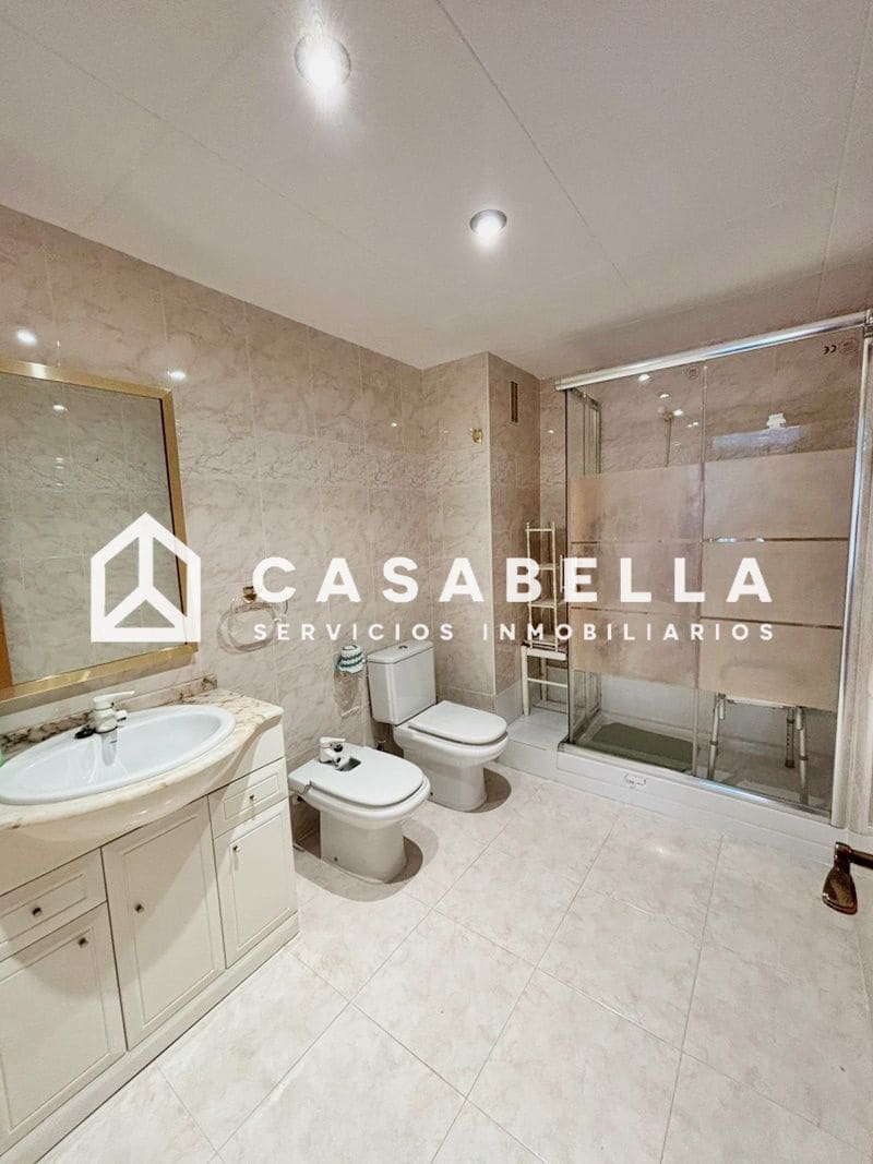 4 bedroom Flat for sale in Valencia city - € 384,000 (Ref: 9650130)