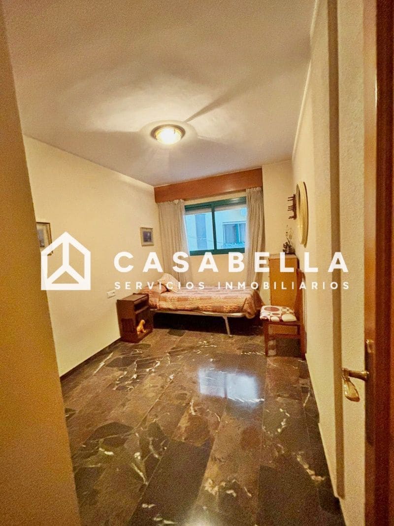 4 bedroom Flat for sale in Valencia city - € 384,000 (Ref: 9650130)