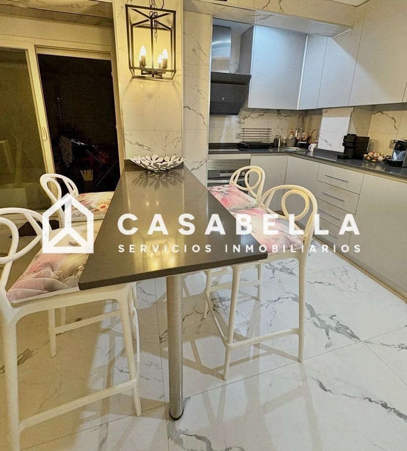3 bedroom Flat for sale in Valencia city - € 515,000 (Ref: 9650138)