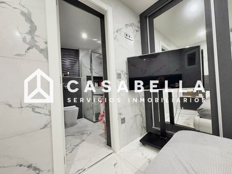 3 bedroom Flat for sale in Valencia city - € 515,000 (Ref: 9650138)