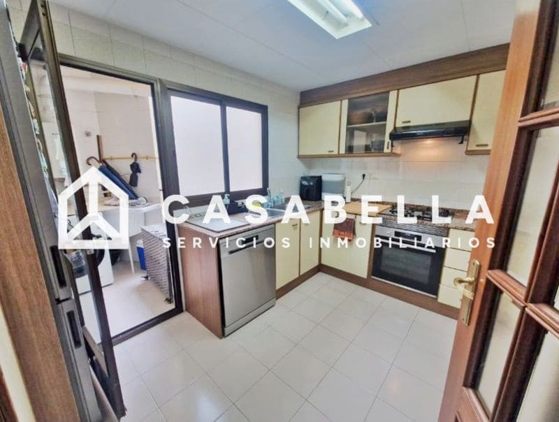 3 bedroom Townhouse for sale in Valencia city with garage - € 380,000 (Ref: 9650143)