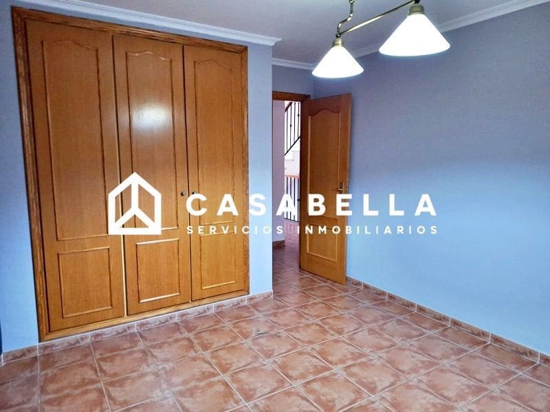 4 slaapkamer Halfvrijstaande villa te koop in Gilet met zwembad garage - € 289.900 (Ref: 9650165)