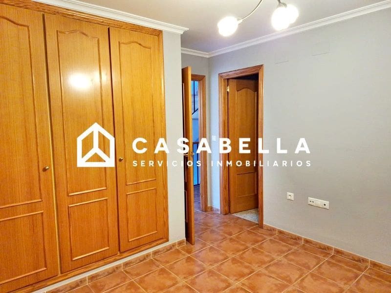 4 slaapkamer Halfvrijstaande villa te koop in Gilet met zwembad garage - € 289.900 (Ref: 9650165)