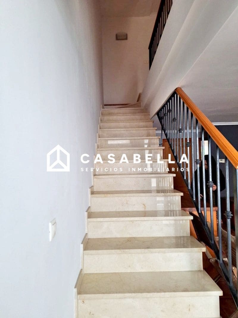 4 slaapkamer Halfvrijstaande villa te koop in Gilet met zwembad garage - € 289.900 (Ref: 9650165)