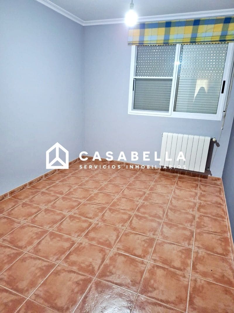 4 slaapkamer Halfvrijstaande villa te koop in Gilet met zwembad garage - € 289.900 (Ref: 9650165)