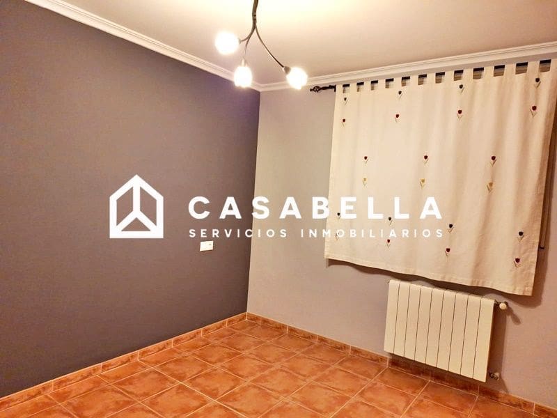 4 slaapkamer Halfvrijstaande villa te koop in Gilet met zwembad garage - € 289.900 (Ref: 9650165)