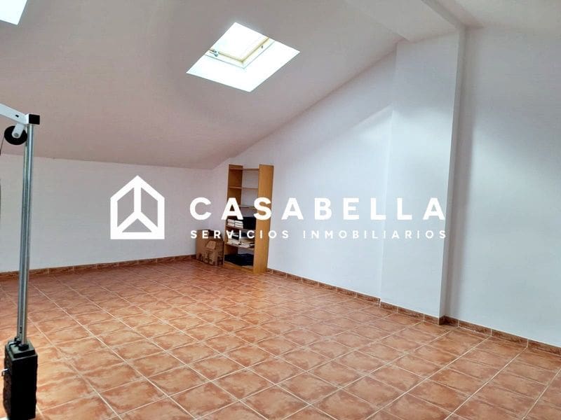 4 slaapkamer Halfvrijstaande villa te koop in Gilet met zwembad garage - € 289.900 (Ref: 9650165)