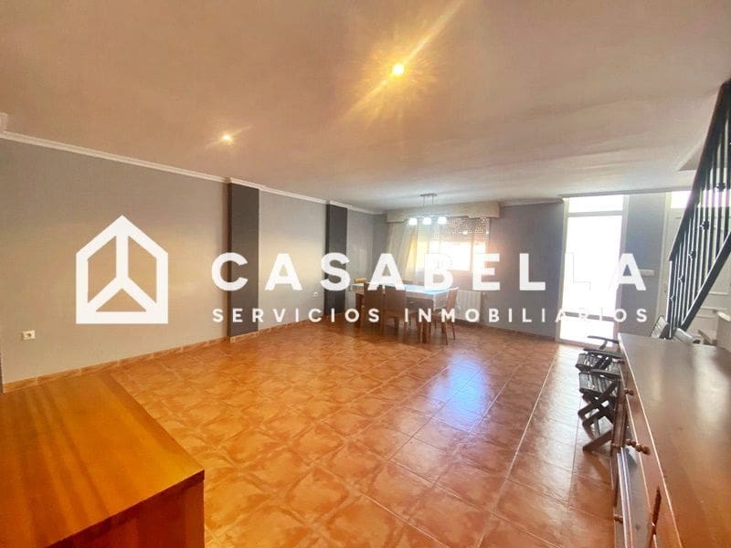 4 slaapkamer Halfvrijstaande villa te koop in Gilet met zwembad garage - € 289.900 (Ref: 9650165)