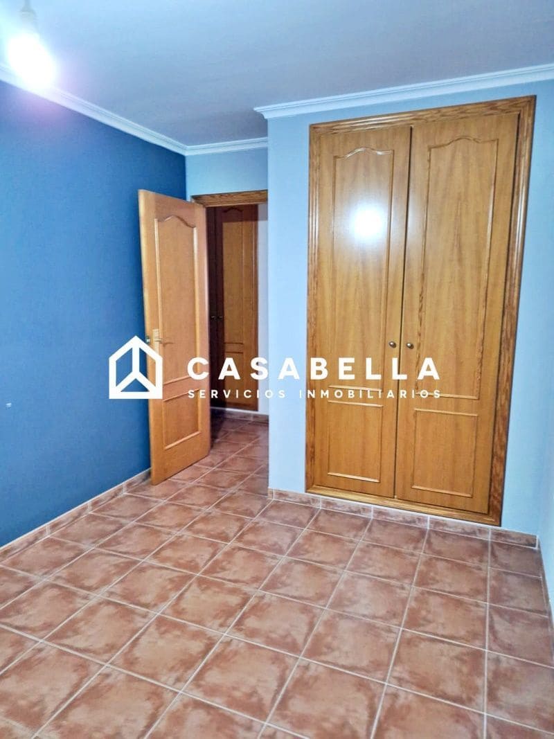 4 slaapkamer Halfvrijstaande villa te koop in Gilet met zwembad garage - € 289.900 (Ref: 9650165)